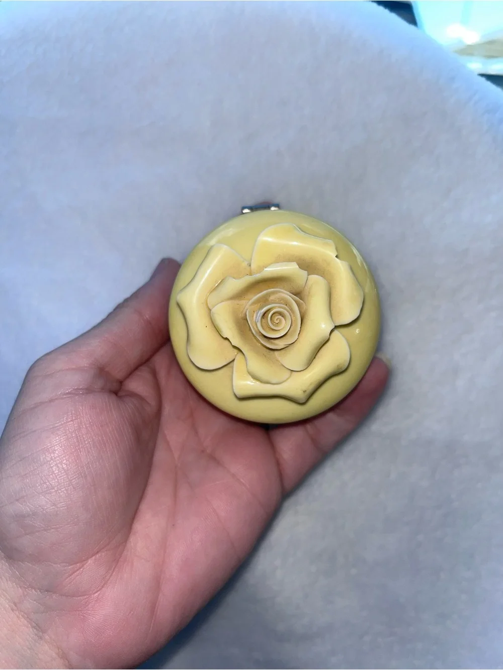 Vintage Yellow Porcelain Rose Hinged Trinket Box Bow Clasp Ring Dish
